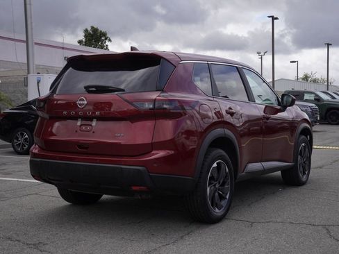 Used 2025 Nissan Rogue SV AWD/4WD image 4