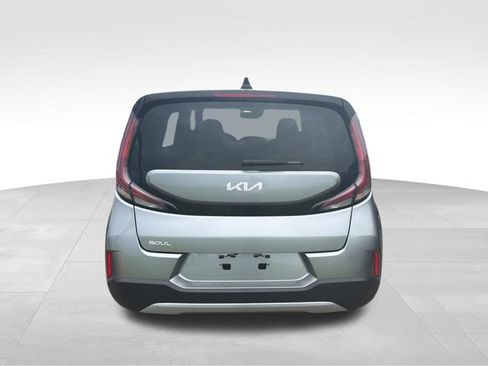 Used 2025 Kia Soul LX w/ LX Technology Package FWD image 7