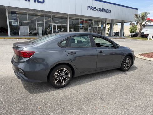Used 2022 Kia Forte LXS w/ LXS Technology Package FWD image 3