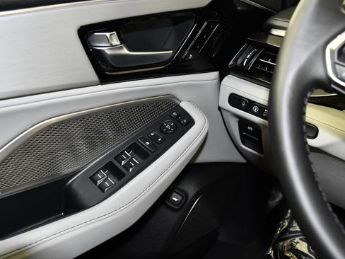 Used 2024 Acura MDX SH-AWD w/ Technology Package image 32