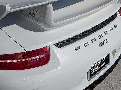 Certified 2015 Porsche 911 GT3 image 13