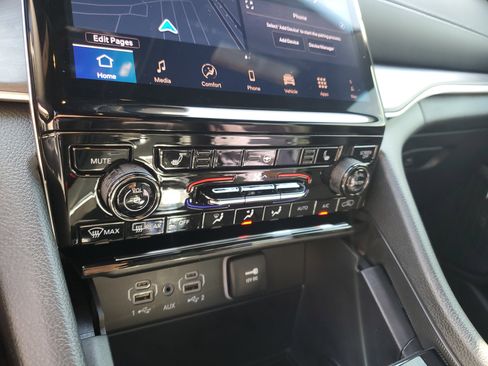 New 2025 Jeep Grand Cherokee Limited w/ Black Appearance Package image 18