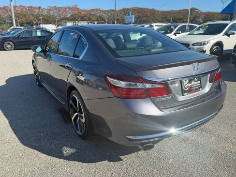 Used 2017 Honda Accord Sport image 9