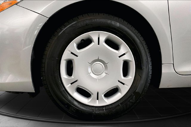 Used 2015 Toyota Camry LE FWD image 9