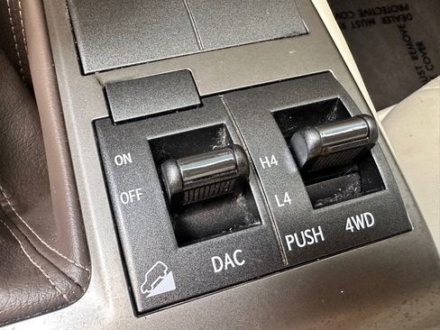 Used 2011 Lexus GX 460 Sport Utility image 23