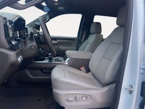 New 2026 GMC Sierra 1500 SLT w/ SLT Convenience Package image 9