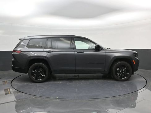 Used 2025 Jeep Grand Cherokee L Altitude AWD/4WD image 9