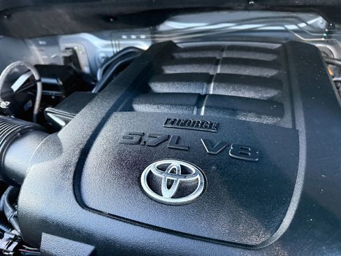 Used 2017 Toyota Tundra SR5 w/ SR5 Upgrade Package AWD/4WD image 23