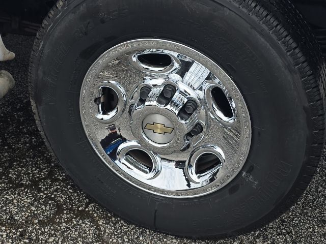 Used 2025 Chevrolet Express 2500 w/ Driver Convenience Package RWD image 9
