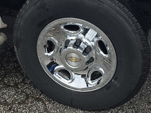 Used 2025 Chevrolet Express 2500 w/ Driver Convenience Package RWD image 9