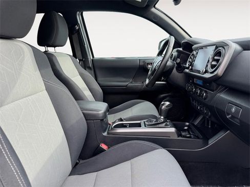 Certified 2021 Toyota Tacoma TRD Off-Road image 13