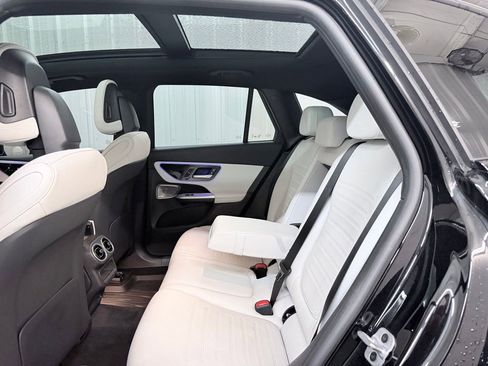 Used 2024 Mercedes-Benz GLC 300 image 31