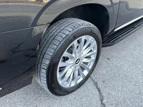 Certified 2023 Cadillac Escalade ESV Premium Luxury image 12