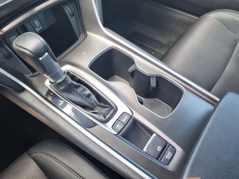 Used 2018 Honda Accord Sport image 33
