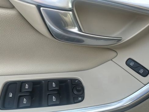 Used 2015 Volvo XC60 T5 Premier w/ Proximity Package FWD image 19