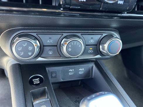 Used 2025 Nissan Kicks SV image 19