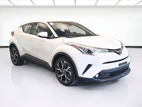 Used 2018 Toyota C-HR XLE image 3
