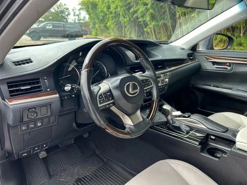Used 2018 Lexus ES 350 w/ Navigation System Package image 12