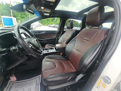Used 2020 Ford Edge Titanium w/ Equipment Group 301A AWD/4WD image 10
