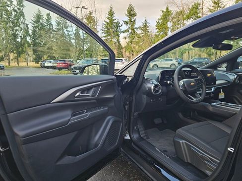 New 2026 Chevrolet Equinox EV LT image 10