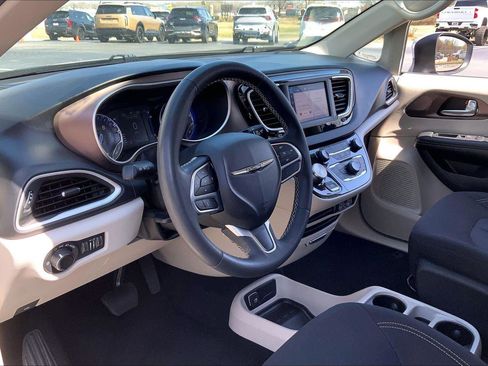 Used 2023 Chrysler Voyager LX FWD image 13