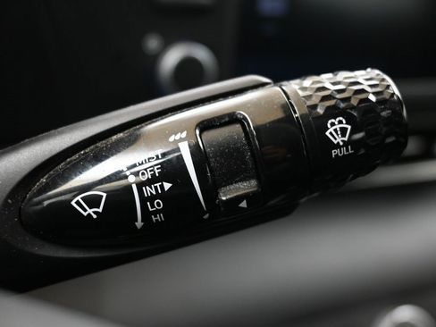 Certified 2025 Hyundai Elantra SE image 29