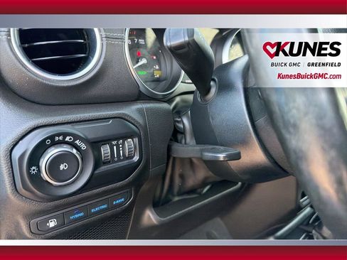 Used 2022 Jeep Wrangler Unlimited Sahara w/ Cold Weather Group image 20