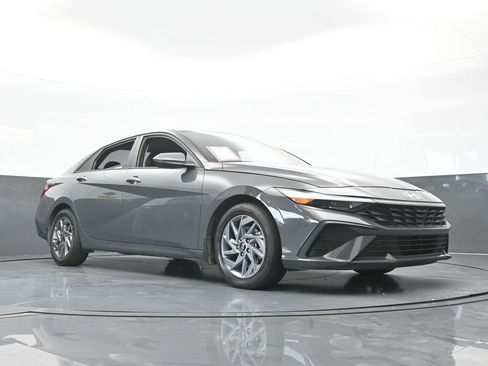 Used 2024 Hyundai Elantra SEL FWD image 58