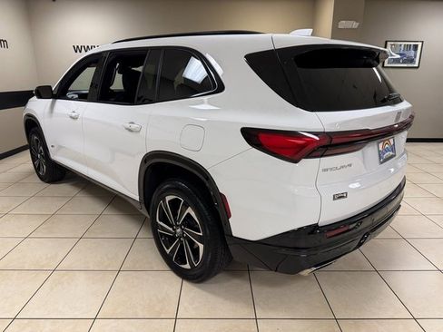 Used 2025 Buick Enclave Sport Touring image 4