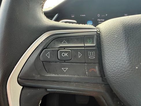 Used 2023 Jeep Grand Cherokee Altitude AWD/4WD image 20