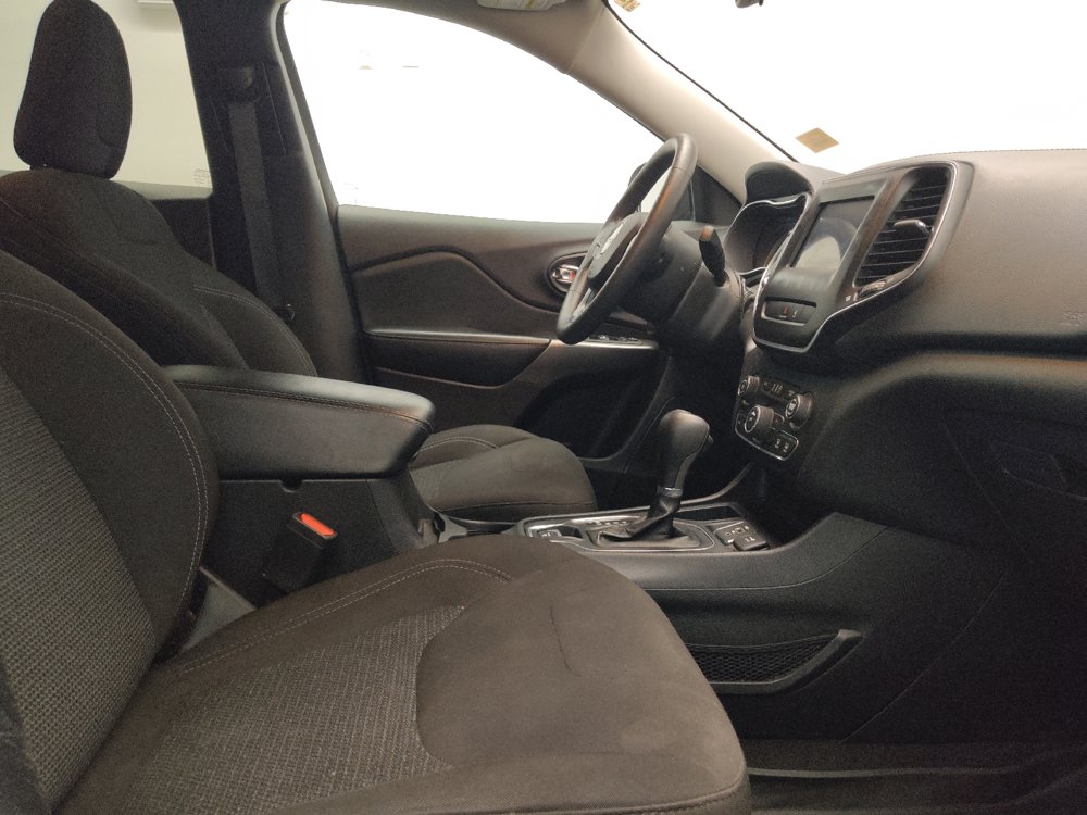 Used 2021 Jeep Cherokee Latitude FWD image 21