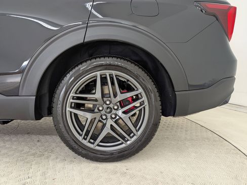 Used 2025 Ford Explorer ST w/ Sun And Sound Package image 10