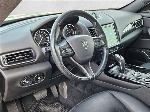 Used 2021 Maserati Levante image 10