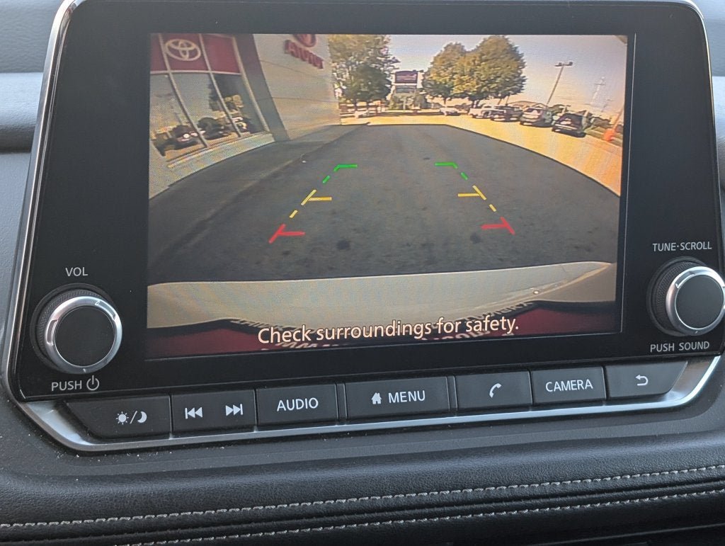 Used 2024 Nissan Rogue S AWD/4WD image 19