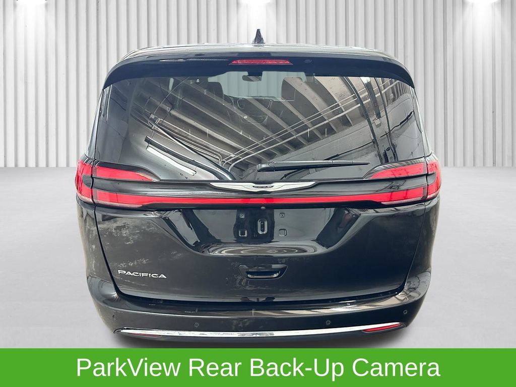 Used 2024 Chrysler Pacifica Touring-L FWD image 9