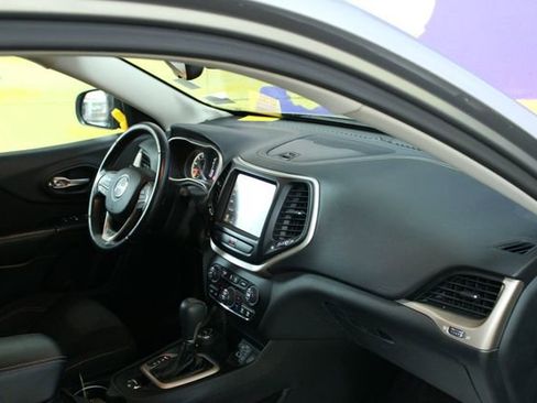 Used 2016 Jeep Cherokee Latitude w/ Comfort & Convenience Group image 12