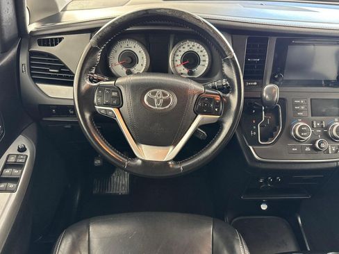 Used 2015 Toyota Sienna SE FWD image 28