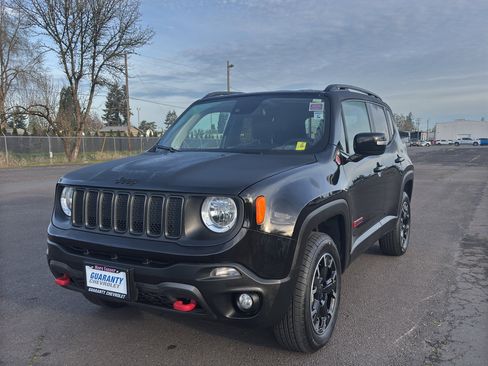 Used 2023 Jeep Renegade Trailhawk image 4