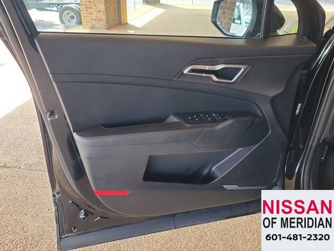 Used 2024 Kia Sportage LX image 9