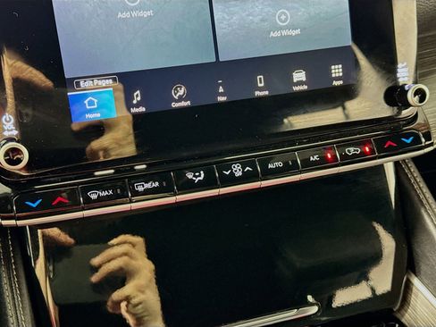 Used 2024 Jeep Wagoneer Series III image 19