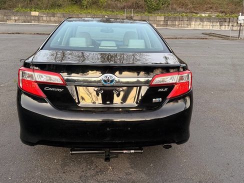 Used 2013 Toyota Camry XLE w/ Leather Pkg image 10