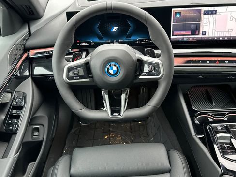 New 2026 BMW 550e xDrive image 15