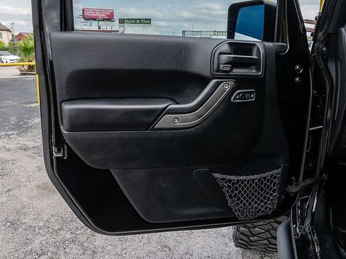 Used 2018 Jeep Wrangler Unlimited Sport S AWD/4WD image 10
