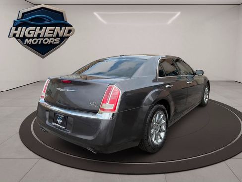 Used 2014 Chrysler 300 C RWD image 9