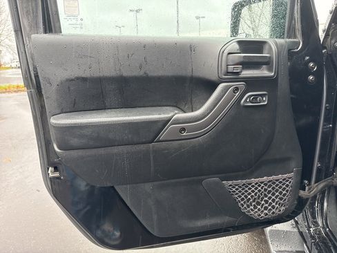 Used 2018 Jeep Wrangler Unlimited Sahara image 11