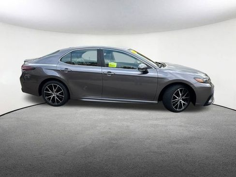 Used 2022 Toyota Camry SE image 15