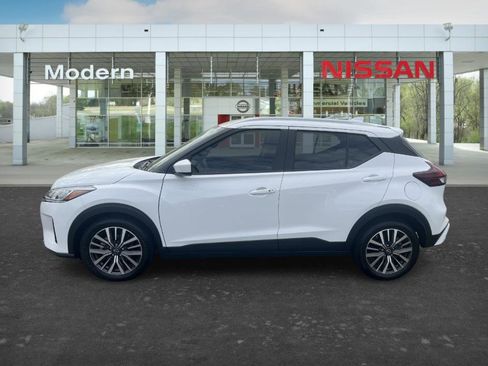 Certified 2024 Nissan Kicks SV image 2