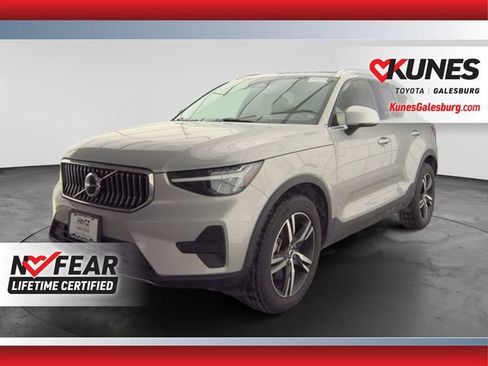 Used 2024 Volvo XC40 B5 Core AWD/4WD image 1