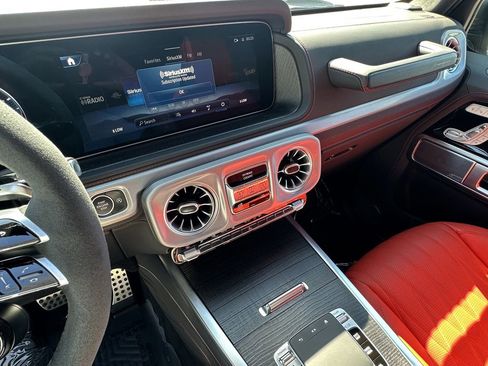 Used 2025 Mercedes-Benz G 63 AMG 4MATIC image 32