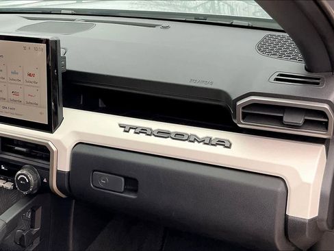 Used 2024 Toyota Tacoma TRD Off-Road image 17